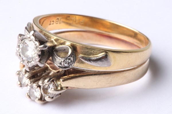 Lot 1020 - GOLD RINGS