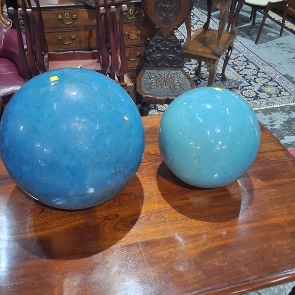 Lot 241 - SPHERES