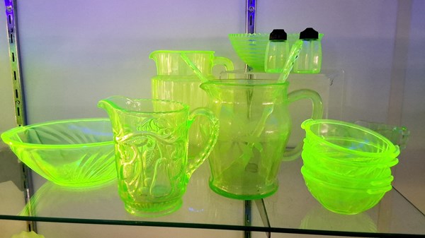 Lot 1359 - URANIUM GLASS KITCHENWARES