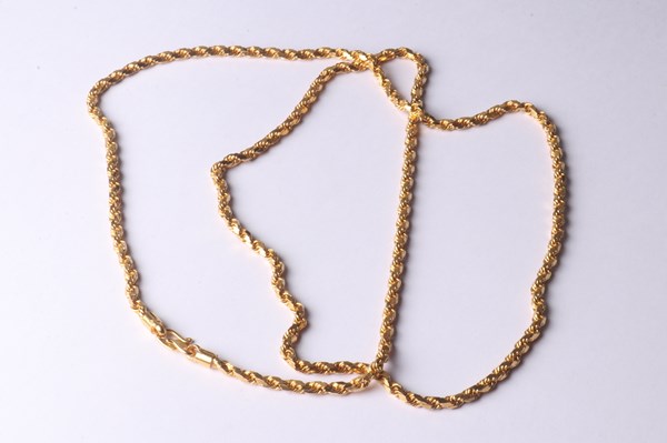 Lot 1037 - GOLD NECKLACE