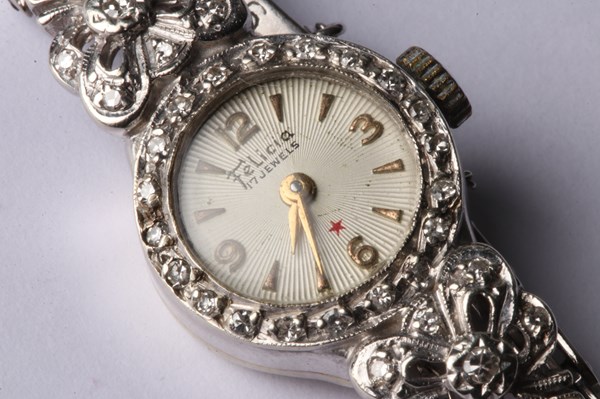 Lot 1102 - GOLD & DIAMOND WATCH