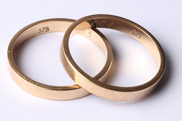 Lot 1108 - GOLD RINGS