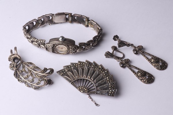 Lot 1091 - JEWELLERY