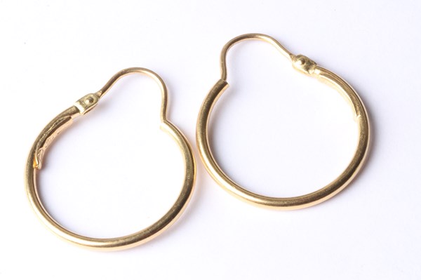 Lot 1084 - GOLD EARRINGS