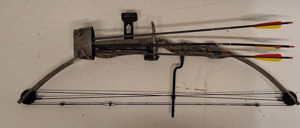 Lot 1367 - COMPOUND BOW