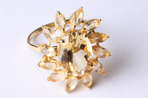 Lot 1035 - CITRINE RING