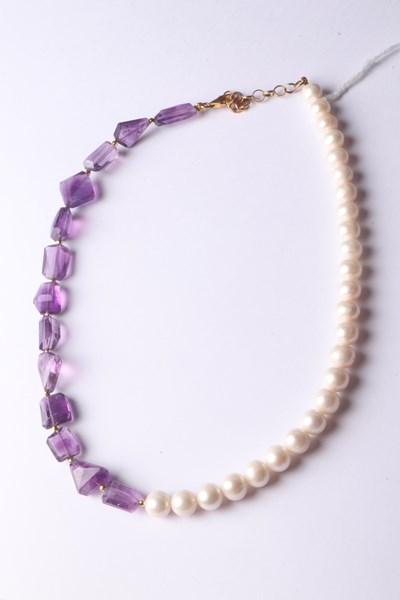 Lot 1113 - AMETHYST & PEARL NECKLACE