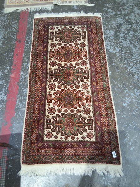 Lot 252 - RUG