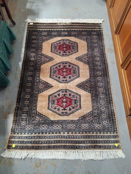 Lot 253 - RUG