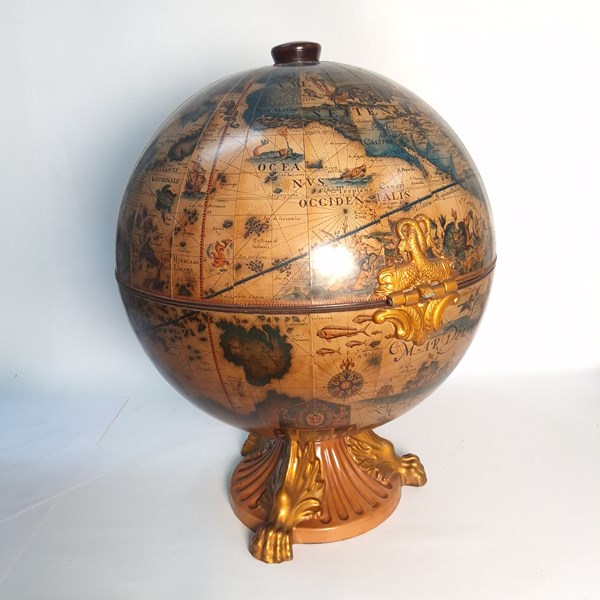 Lot 1280 - WORLD GLOBE BAR