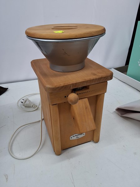 Lot 1206 - GRAIN MILL