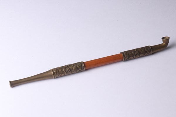 Lot 1137 - OPIUM PIPE