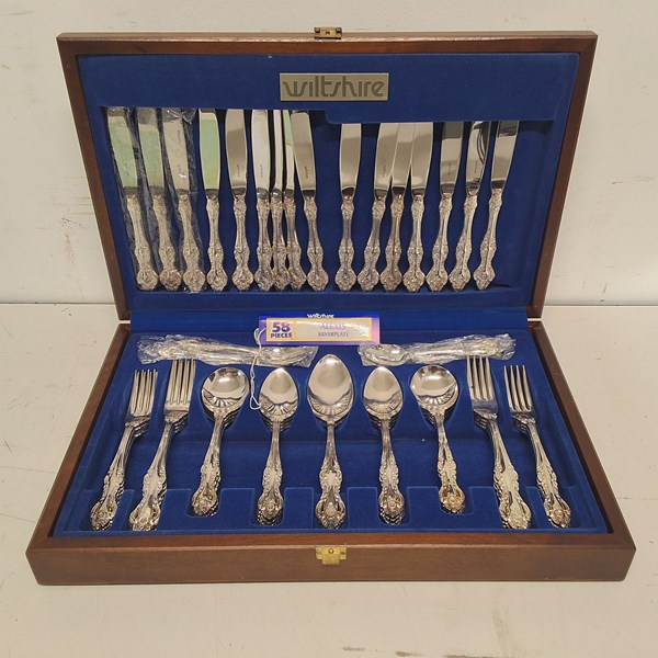 Lot 1351 - CUTLERY CANTEEN