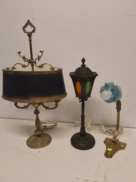 Lot 1389 - LAMPS