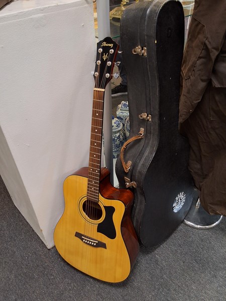 Lot 1233 - ACOUSTIC GUITAR