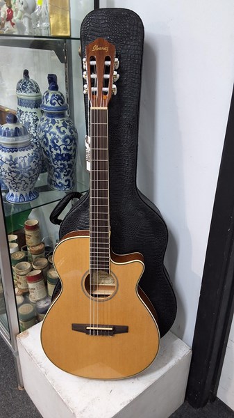 Lot 1485 - ACOUSTIC GUITAR