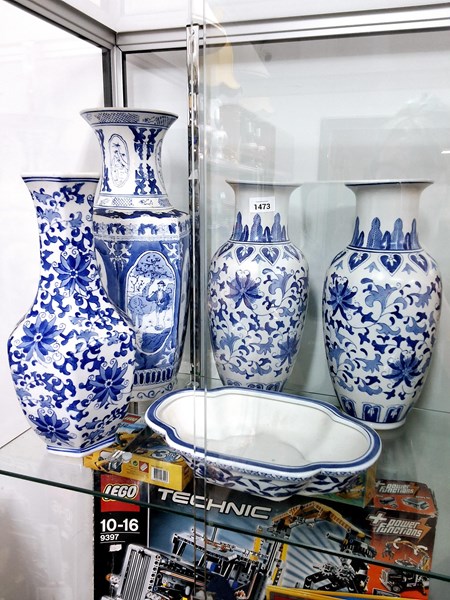 Lot 1473 - BLUE & WHITE VASES