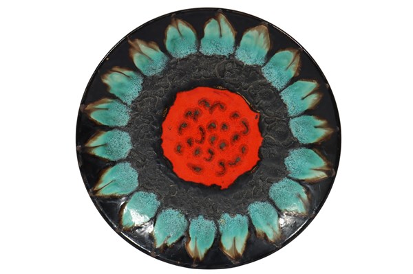 Lot 81 - POTTERY CHARGER