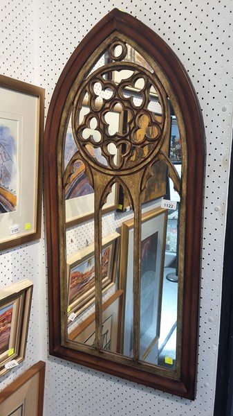 Lot 1122 - WALL MIRROR