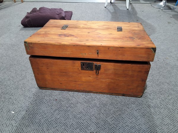 Lot 280 - CARPENTERS TOOL BOX