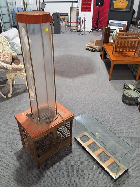 Lot 348 - DISPLAY CASE AND HEATER