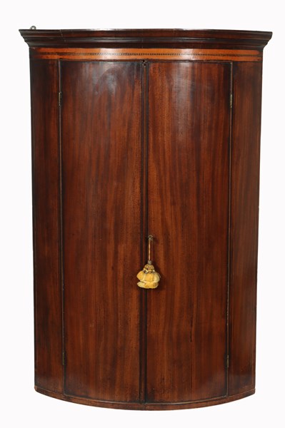 Lot 56 - GEORGIAN CORNER WALL CABINET