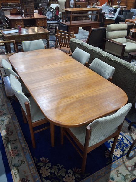 Lot 25 - DINING SUITE