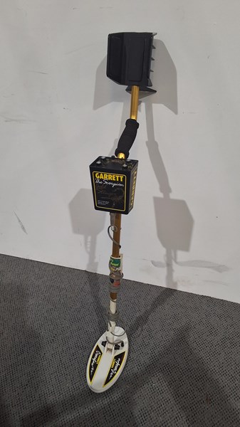 Lot 281 - METAL DETECTOR