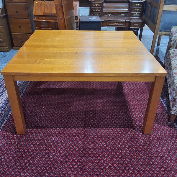 Lot 191 - DINING TABLE