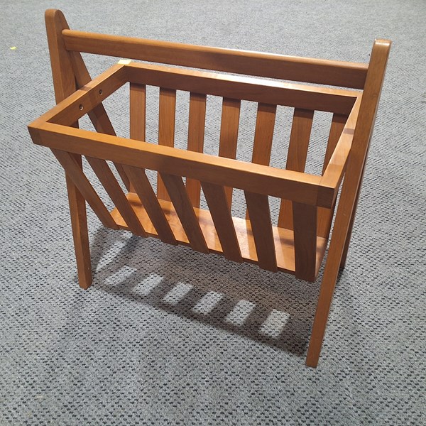 Lot 59 - MAGAZINE RACK