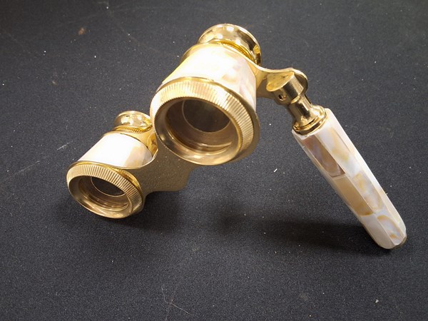 Lot 1265 - OPERA GLASSES