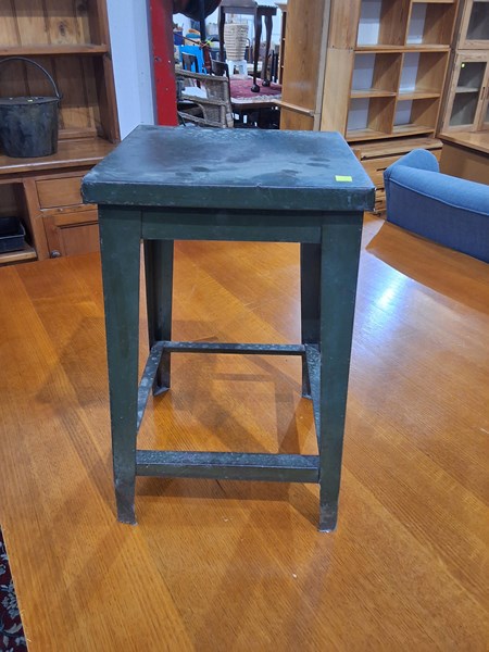 Lot 167 - STOOL