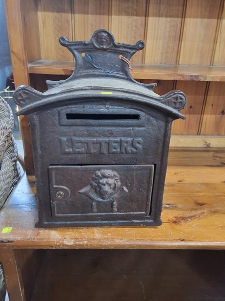 Lot 292 - LETTER BOX