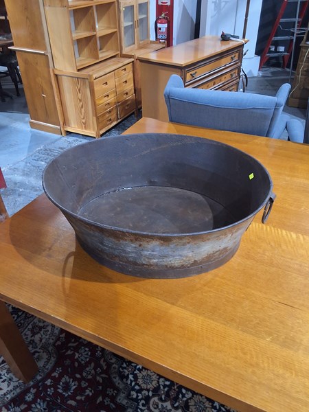 Lot 305 - TUB