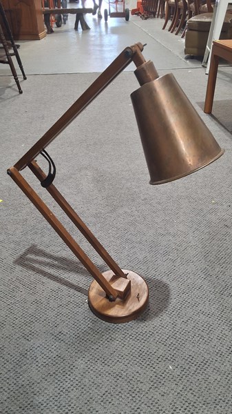 Lot 10 - TABLE LAMP