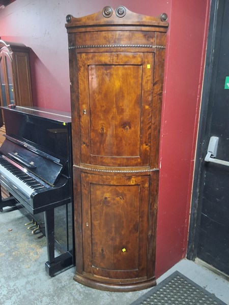 Lot 86 - CORNER CABINET