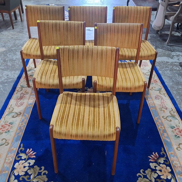 Lot 19 - DINING CHAIRS