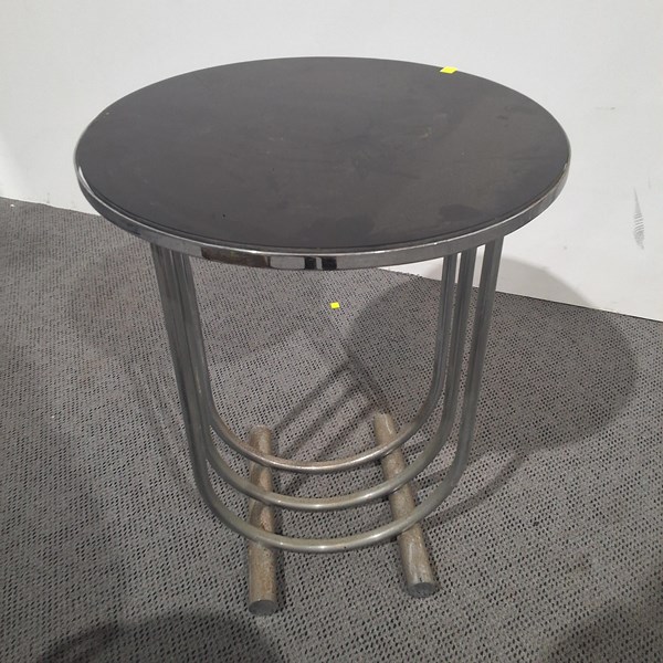 Lot 356 - LAMP TABLE