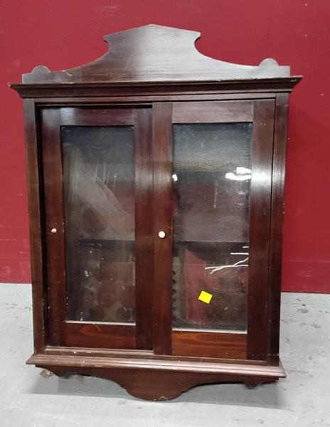 Lot 118 - CABINET