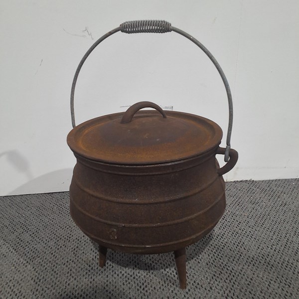 Lot 371 - CAULDRON