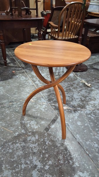 Lot 53 - LAMP TABLE