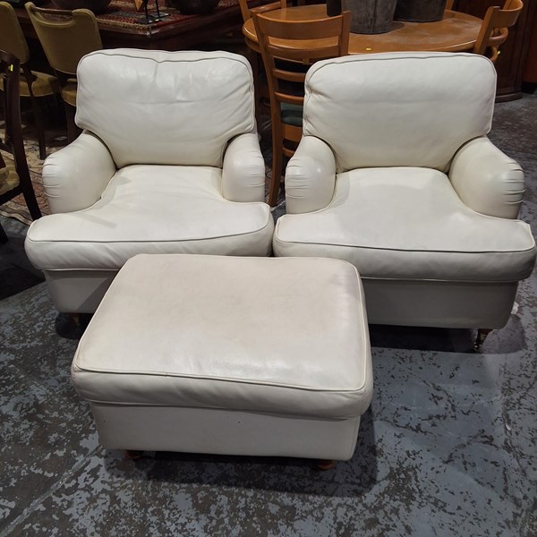 Lot 118 - LOUNGE CHAIRS