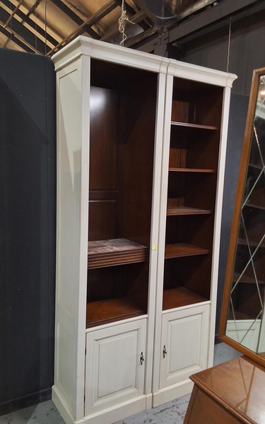 Lot 134 - BOOKSHELVES