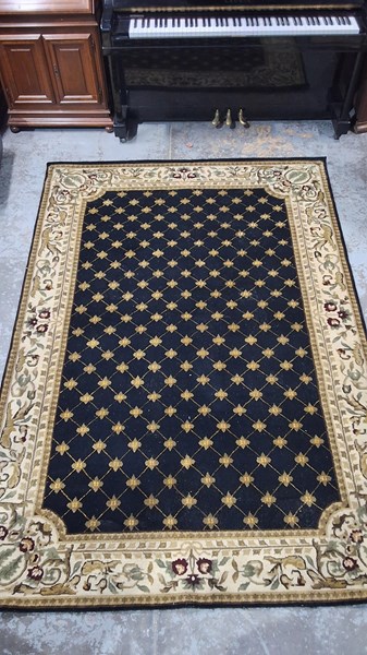 Lot 101 - FLOOR RUG