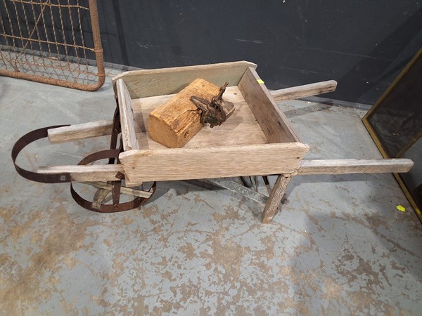 Lot 264 - MINI BARROW AND VICE