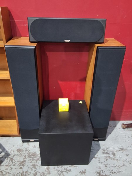 Lot 7 - SURROUND SPEAKER SYSTEM