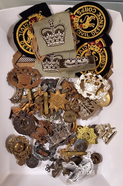 Lot 1099 - MILITARY COLLECTABLES