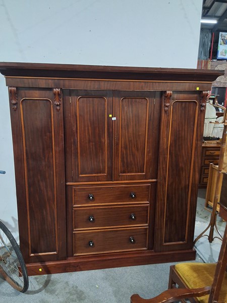 Lot 310 - WARDROBE