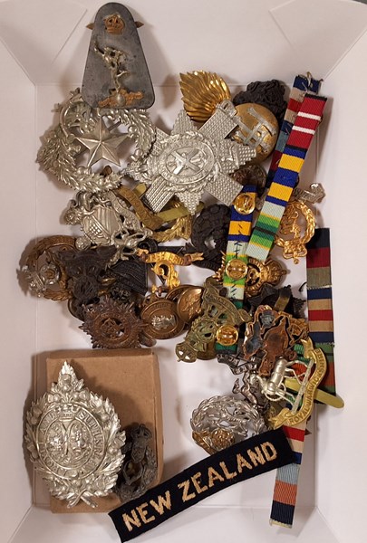 Lot 1106 - MILITARY COLLECTABLES