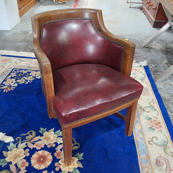 Lot 231 - TUB CHAIR